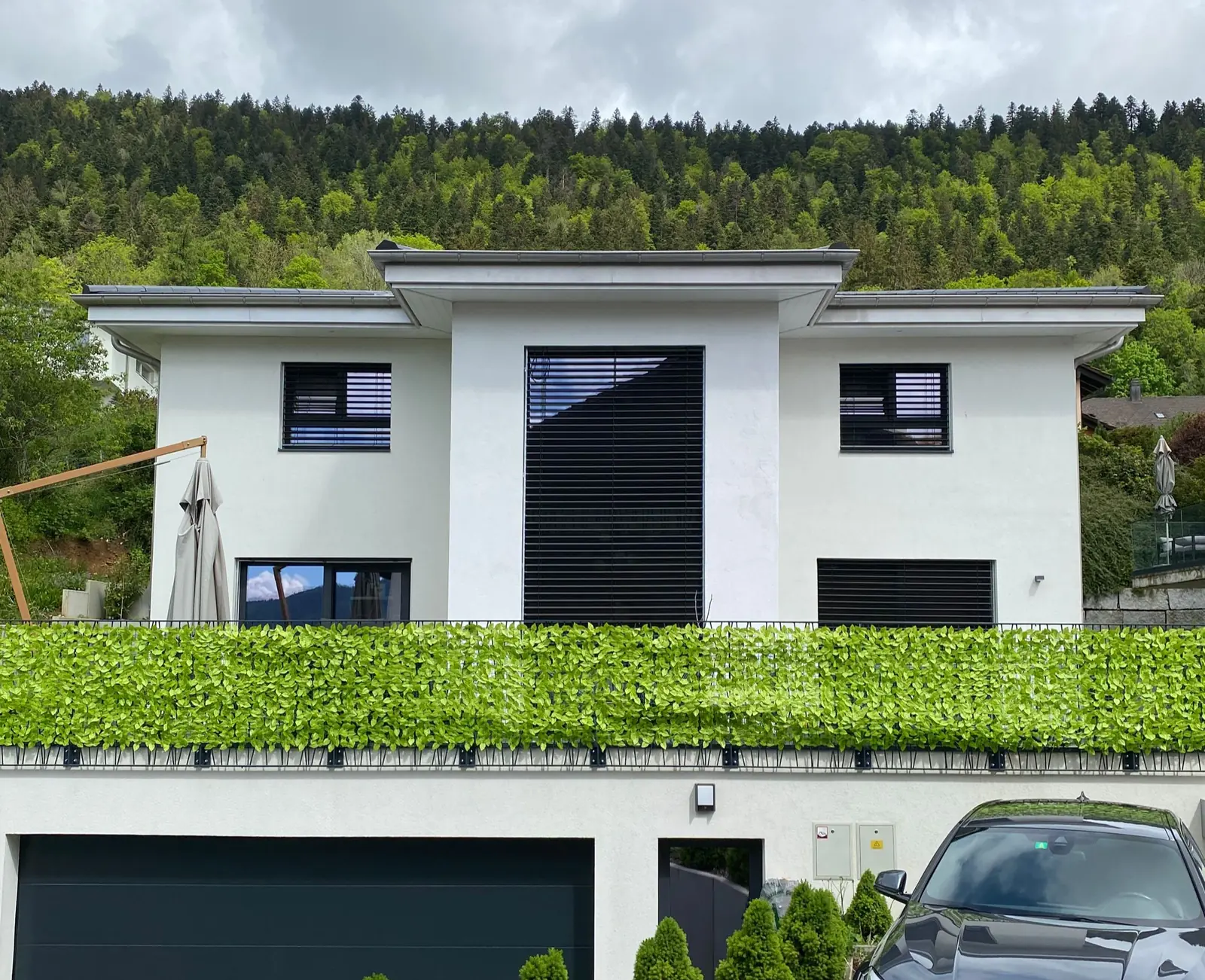 Villa neuve, fenêtres et stores anthracite