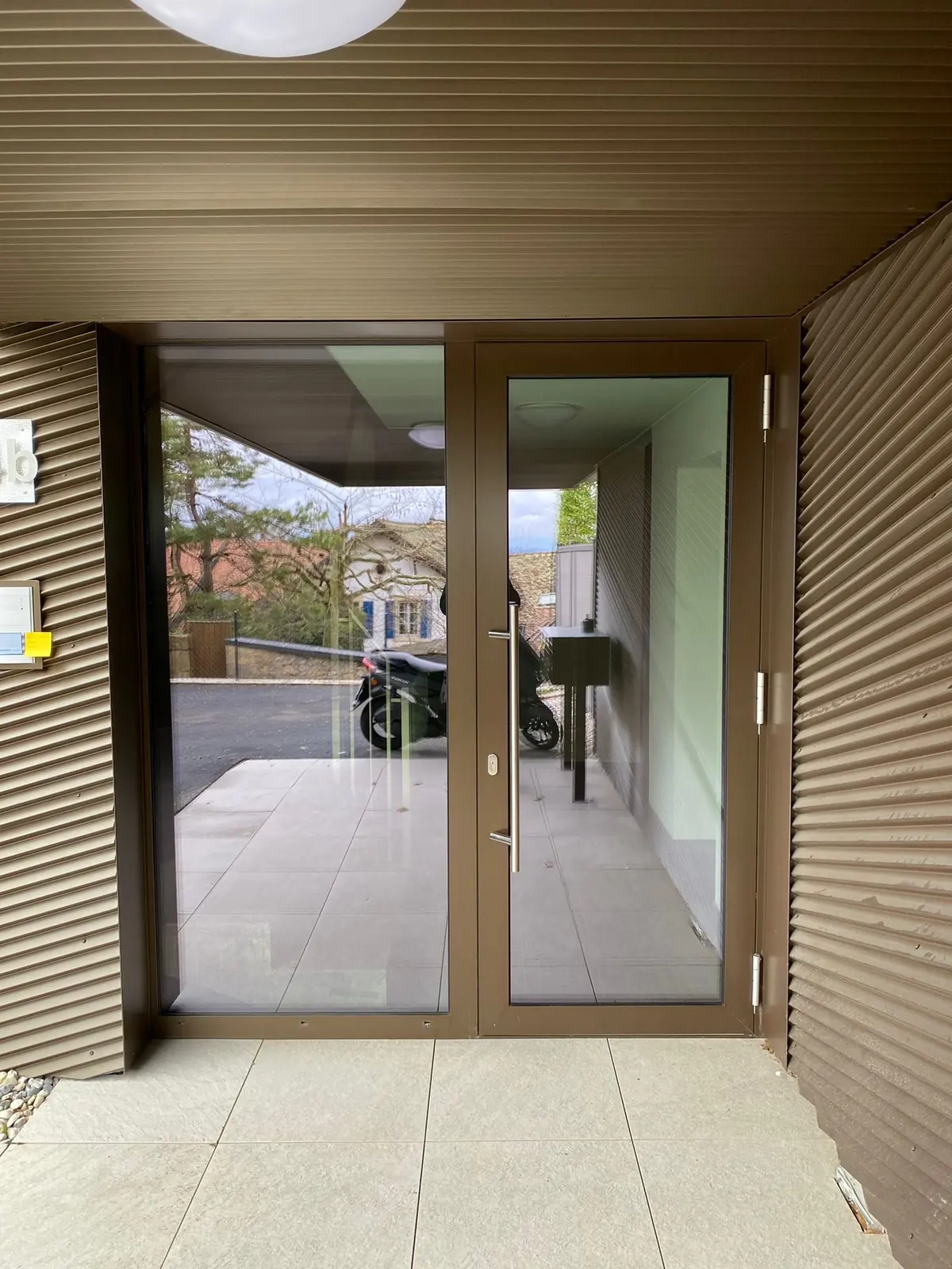 Porte alu bronze entièrement vitrée