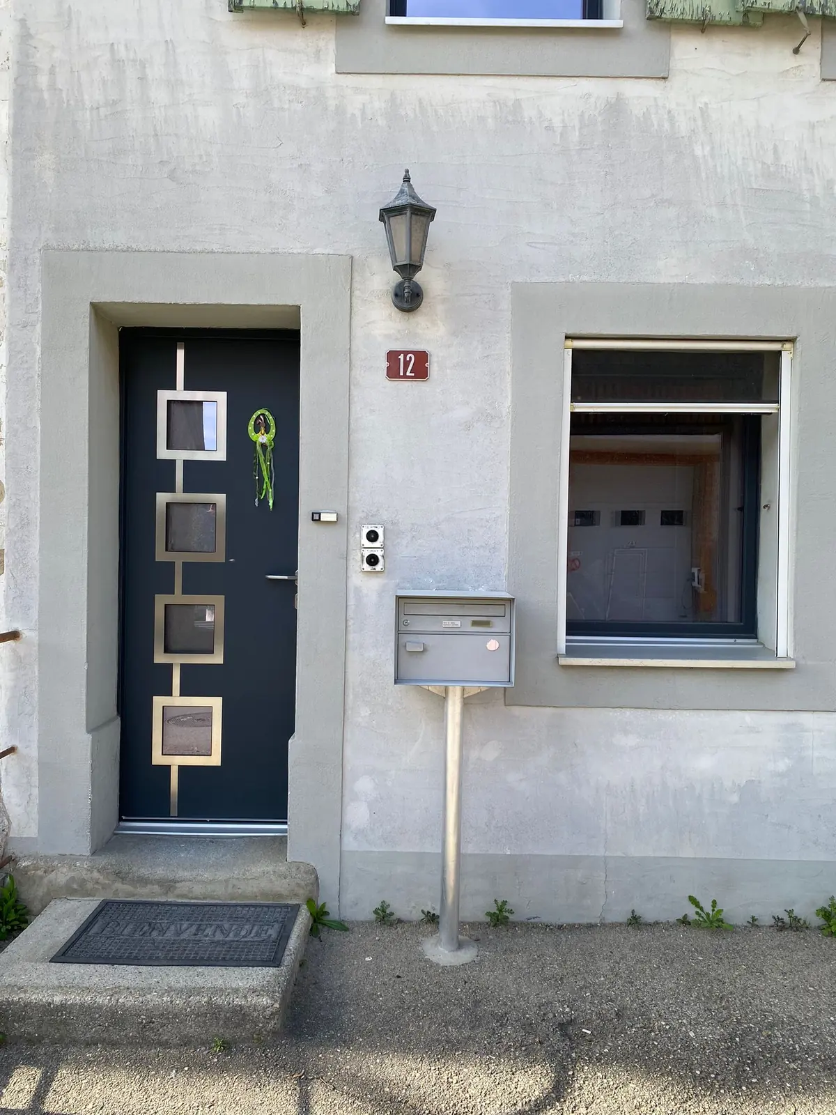 Porte à vitrages carrés en rénovation